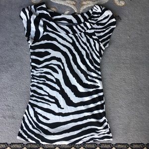 Express zebra print basic tee